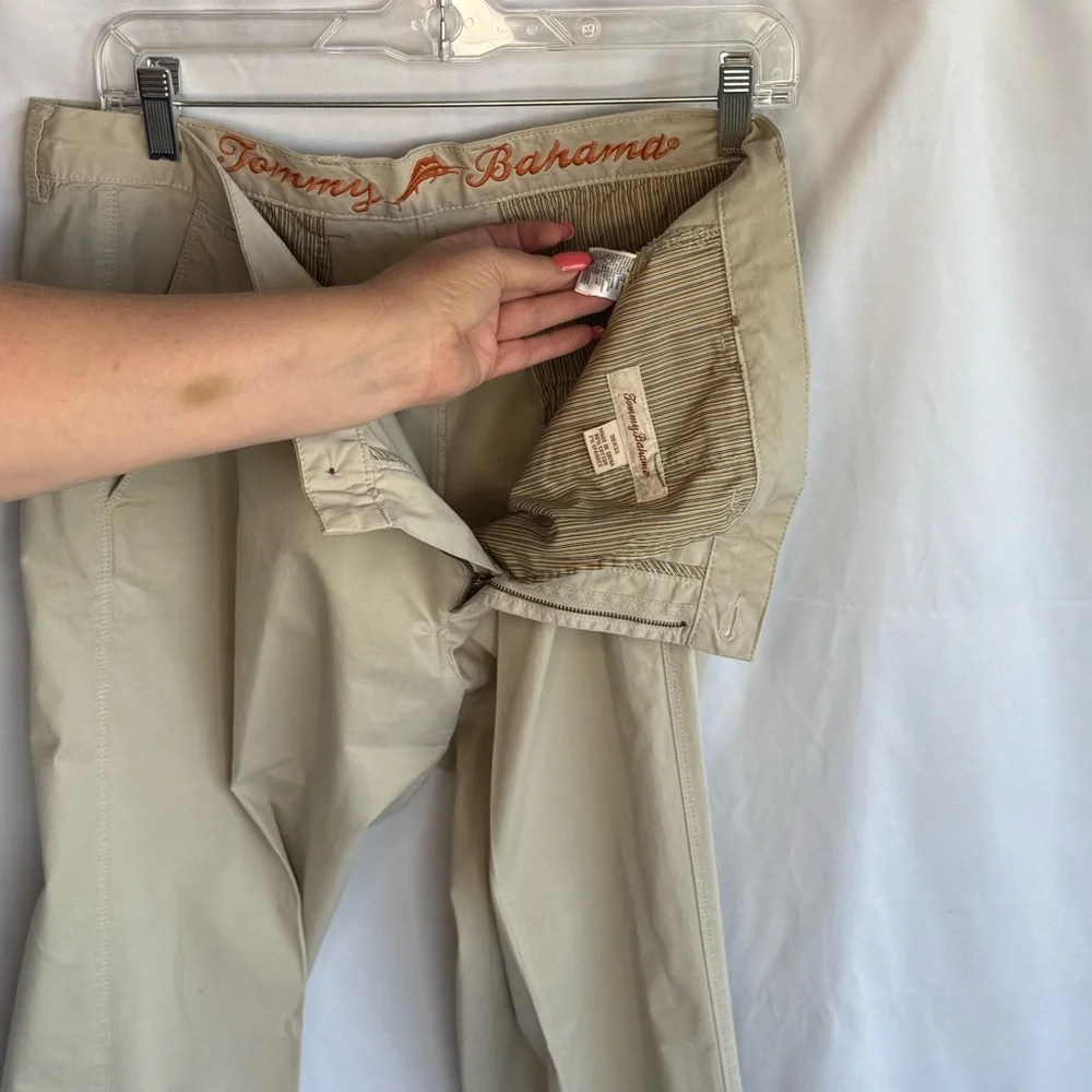 36x32 Tommy Bahama Men's Khaki Chinos EUC Comfy Resort Wear - Picture 4 of 9